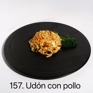 Udón con pollo