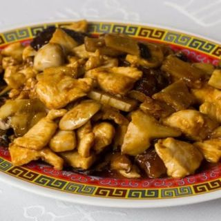 Pollo con Bambú y Setas Chinas