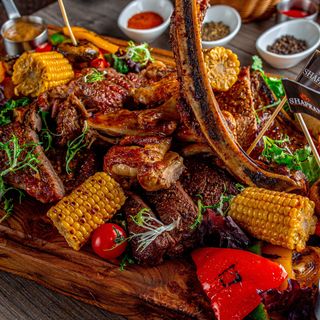 Мясной микс гриль (на 5-7 персоны)