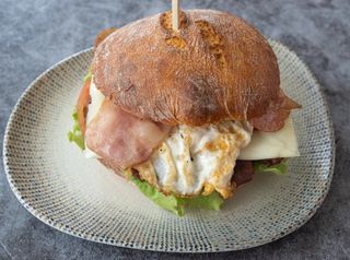 Hamburguesa De La Casa