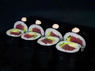 Futomaki tuńczyk spicy (8szt) (220g)