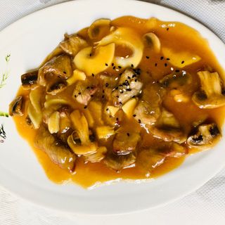 819 Vitello con bambù e funghi