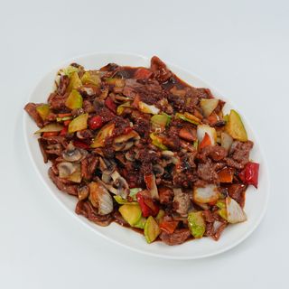 704 Začinjena govedina sa povrćem