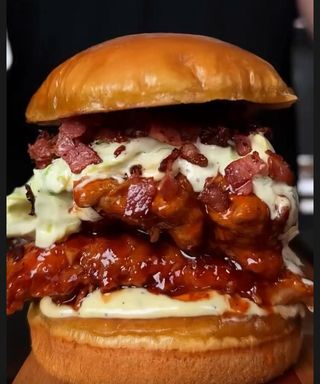 Hamburguesa De Pollo Y De Carne