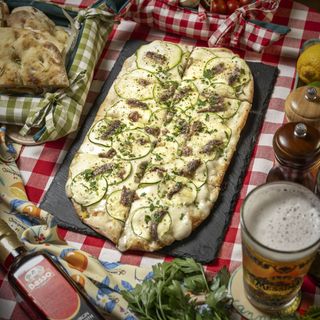 Pinsa Anșoa si Zucchine