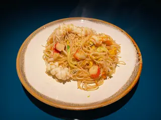 127. Spaghetti di riso con frutti di mare