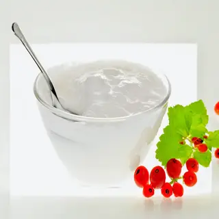 Цедено кисело мляко с мед и орехи (150г)