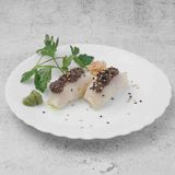 Nigiris de pez mantequilla flambeado con salsa de trufas (4 uds).