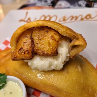 Empanada De Plátano Y Queso