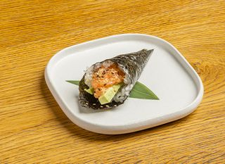 Temaki spicy salmon