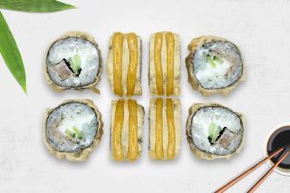 Рол темпура з тунцем та гострим спайсі соусом (245г)