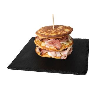 Pancakes con prosciutto cotto e toma morbida