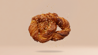 Crusty precel z migdałami