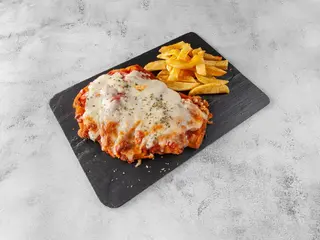 Suprema de pollo con patatas fritas 