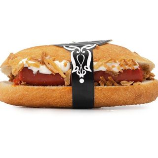 28. Salsiccia chistorra, cipolla croccante e salsa alioli