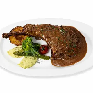 Cotlet de porc cu os la gratar