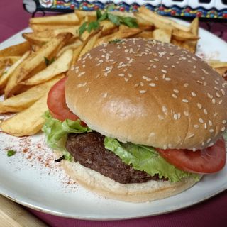 Hamburguesa más patatas fritas y refresco