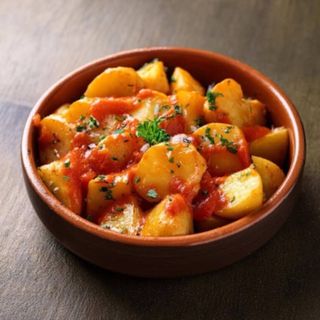 Ración De Patatas Bravas