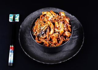 ნუდლსი ქათმის ხორცით