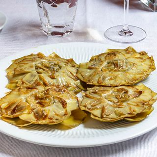 Alcachofas frescas a la parrilla con cristal de sal