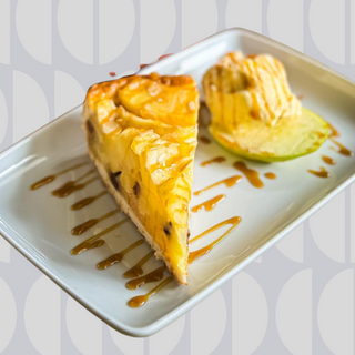 Placinta cu mere*  servita cu inghetata  (250g)