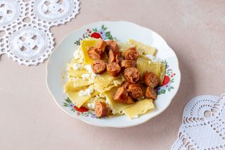 Nasuvo sa sirom i kobasicom