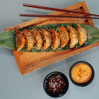 Pierożki gyoza z warzywami 8szt.
