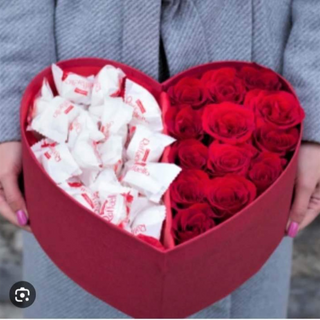 გული წითელი ვარდებით და რაფაელოს შოკოლადი