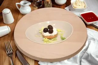 Donzella ricotta, olive nere e olive bianche