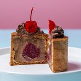 შუს დესერტი შოკოლადითა და ალუბლით