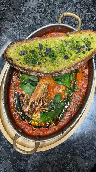 Creveţi Saganaki