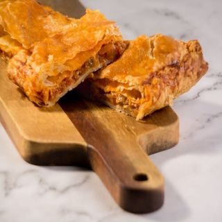 Empanada de atún (28x28xm.)