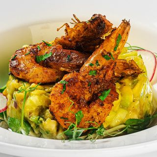 Гуакамоле с краставица, манго и сотирани  скариди 350 г 