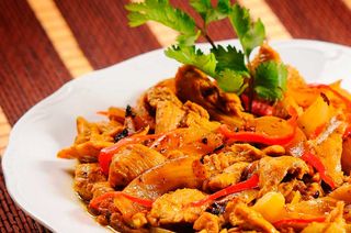 Pollo Con Salsa Cantonesa 