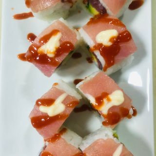 92. Spicy atún uramaki
