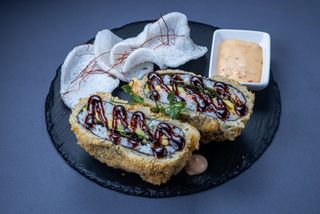 Суши бургер з крабом (300г)