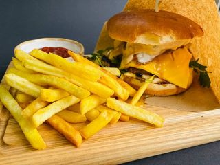 Бургер з котлетою зі свинини