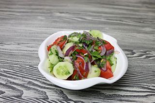 კიტრი-პომიდვრის სალათი კახურად