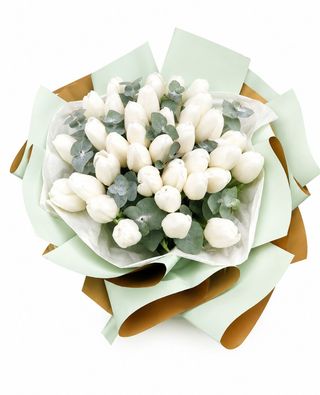 Buchet din 35 de lalele albe