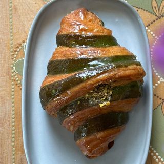 Croissant cu diferite tipuri de umpluturi