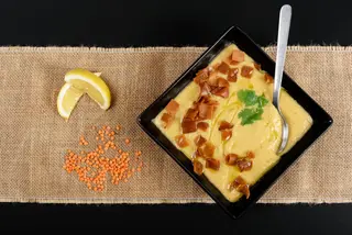 Supa crema de linte  cu crutoane de lipie