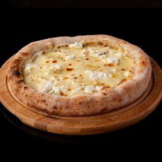 Піца " Quattro formagi ( 4 сири ) "