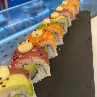 Uramaki del Chef Especial Rembow (8 unidades)