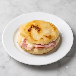 Arepa De Jamón York Y Queso