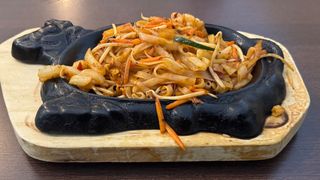 Tagliatelle di riso con frutti di mare alla piastra