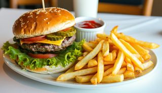 Meniu hamburger si cartofi