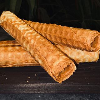 Трубочка зі згущеним молоком