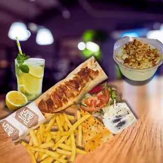 Sandwich Sarokhe Shawarma Poulet + Dessert + Limonade Libanaise