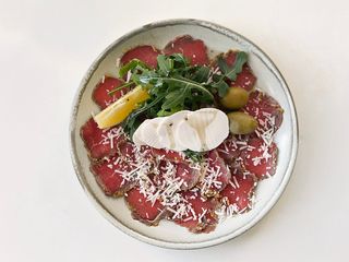 Карпачо із телятини з трюфельною пастою (150г)