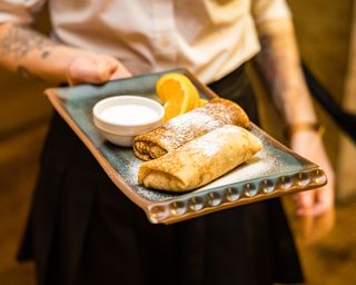 Палачинки с извара и сметана